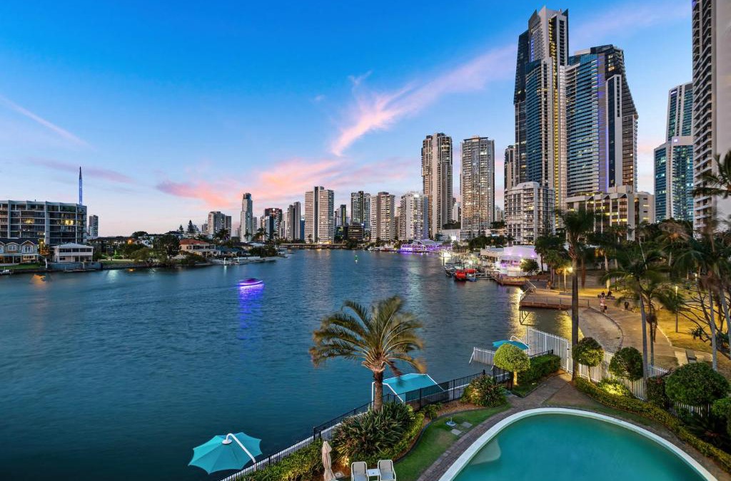 Surfers Paradise Apartment | Amazing Water Views Surfers Paradise