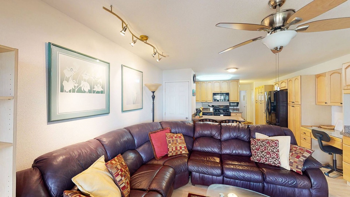 Ualapue Condo | Amazing waterfront condo with ocean views, shared pool, balcony, & grill