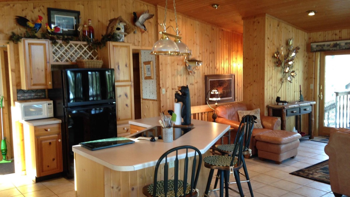 Hayward Cabin | Amazing Waterfront Cabin on Placid Lake