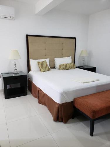Pamankada West Hotel | Amazinn suites Hotel