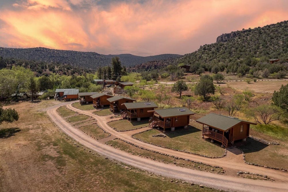 Cornville Cabin | Amazonite Cabin: Relaxing Haven by the Creek