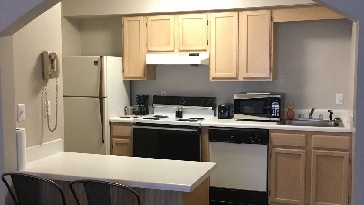 Manchester Apartment | Ambassador Inn And Suites