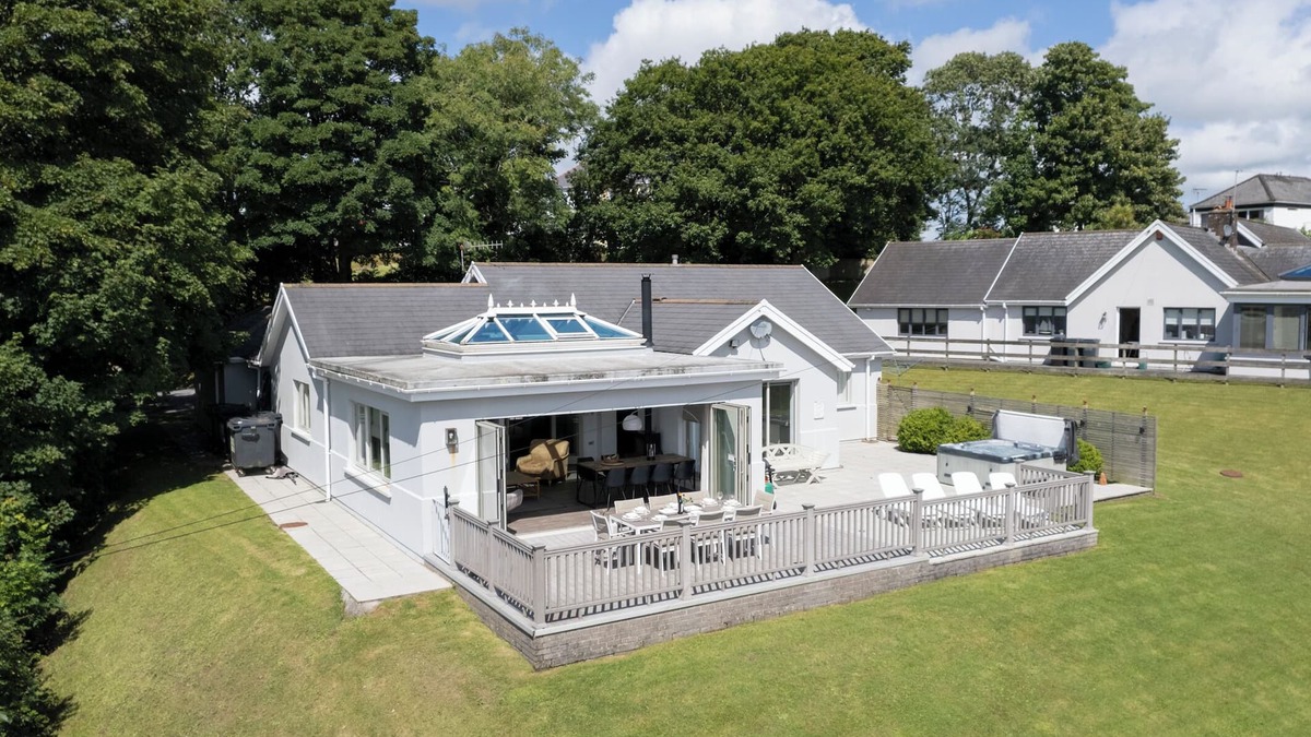 Saundersfoot Cottage | Amber Cottage - Hot Tub, Sea Views and Log Burner
