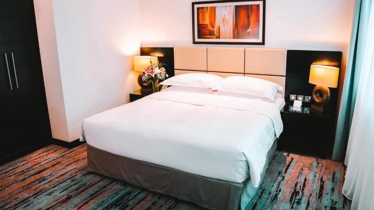 Madinat Zayed Apartment | Amber Deluxe King Or Twin Room Near Gold Souk