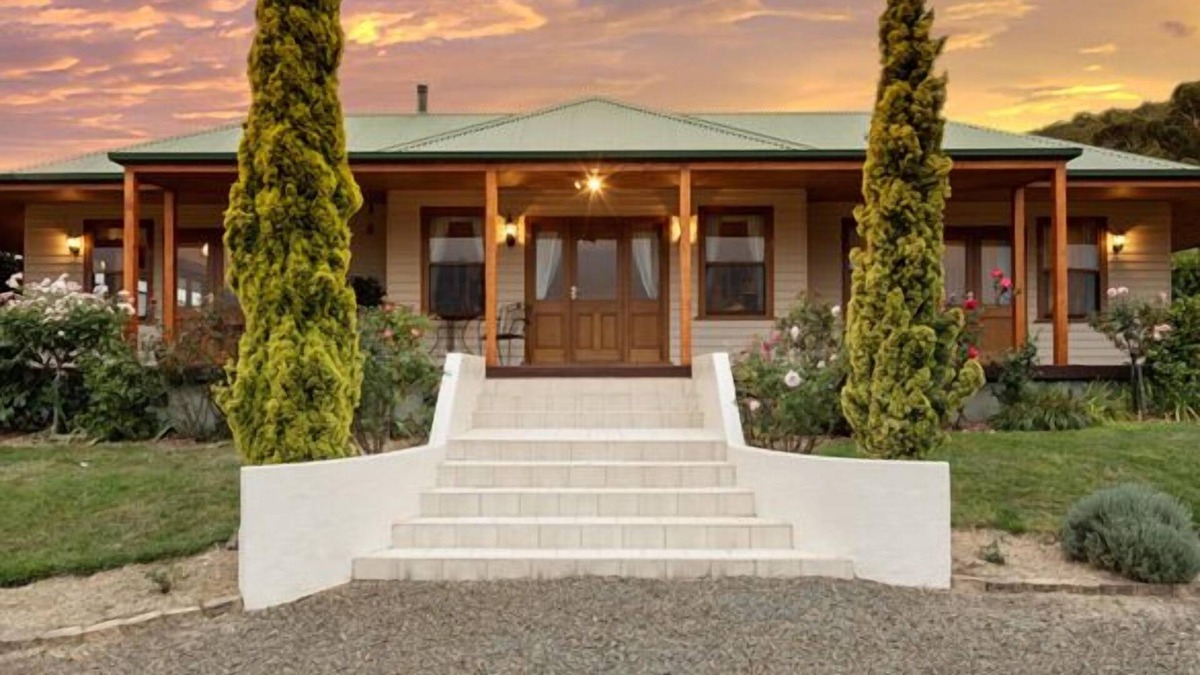 Wattle Grove Bed & Breakfast | Ambience on Huon B&B