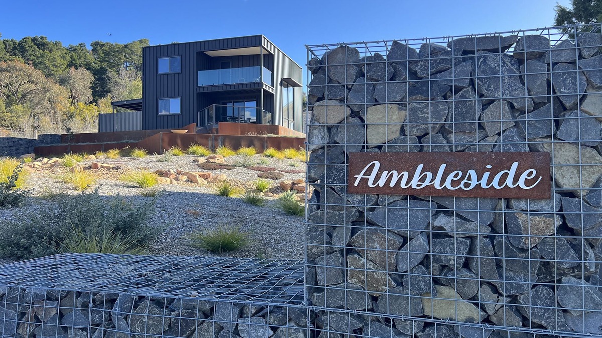 Mount Panorama Apartment | Ambleside - Mt Panorama Racing Circuit. Stay trackside on Conrod Straight!