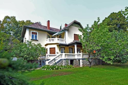 Balatonfured Apartment | Ambrózia Villa