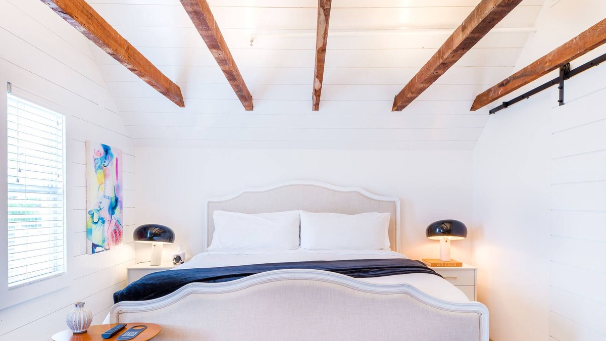 Greenport Hotel | American Beech - Deluxe King Suite 14