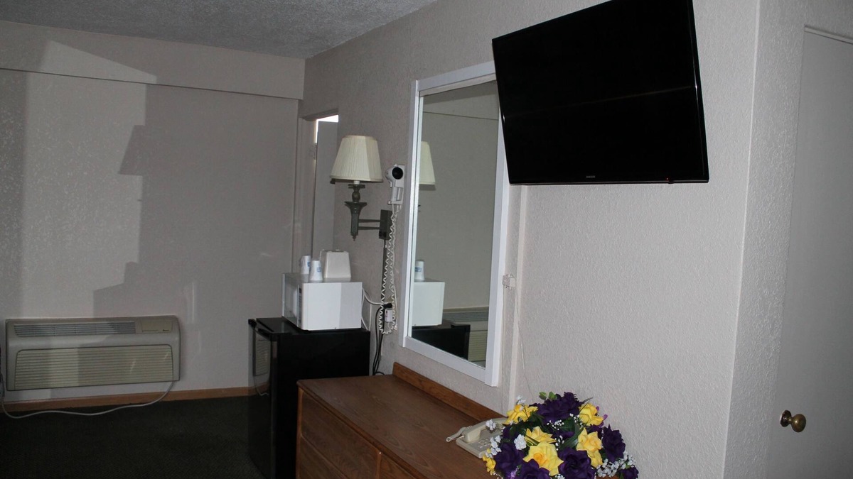 Rock Island Hotel | American Motor Inn