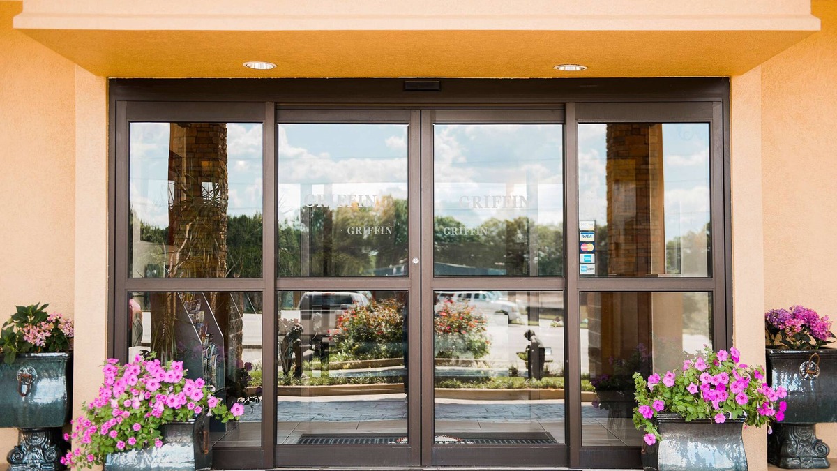 Experiment Hotel | Americas Best Value Inn & Suites Griffin