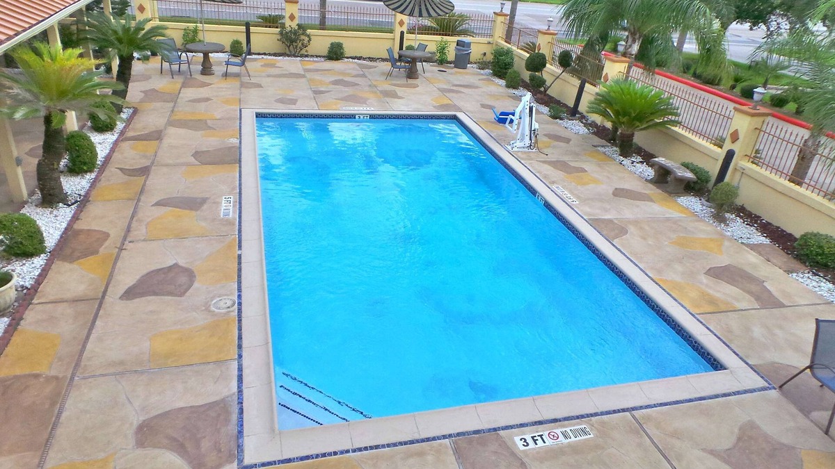 Alvin Hotel | Americas Best Value Inn & Suites Alvin Houston