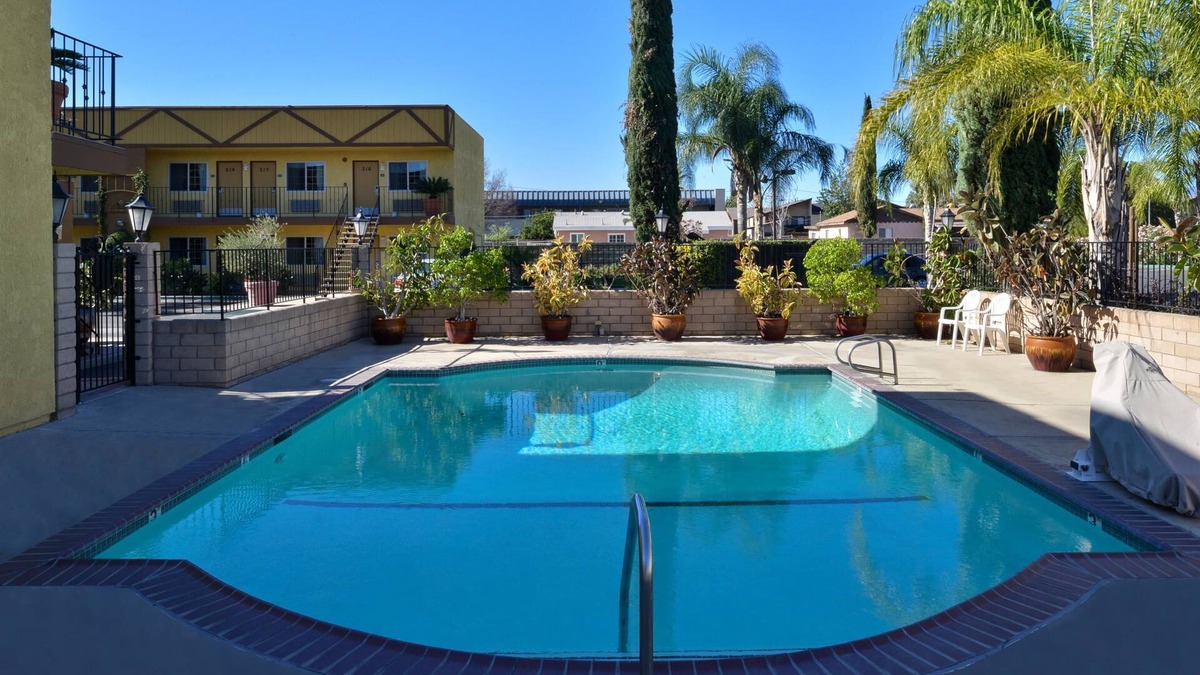Fontana Hotel | Americas Best Value Inn & Suites Fontana