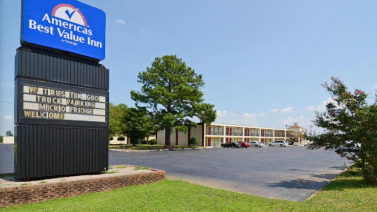 Wilson Apartment | Americas Best Value Inn Wilson - UNIT 20 2 BED FIRST FLOOR