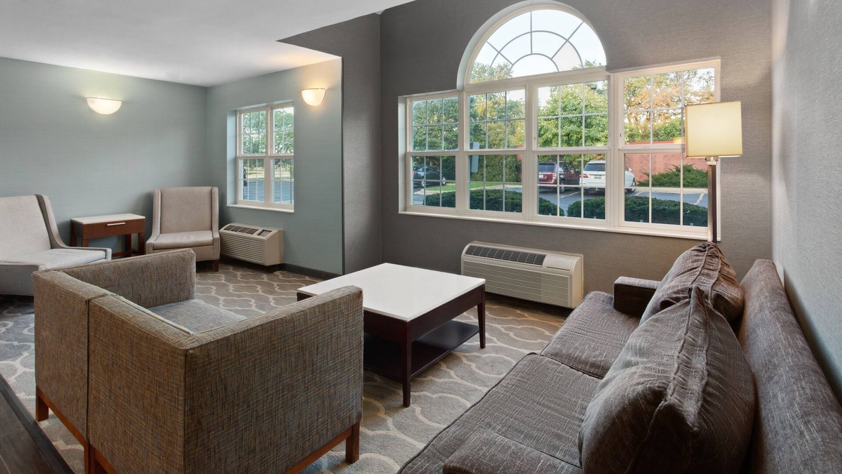 Mount Pleasant Hotel | Americas Best Value Inn & Suites Racine