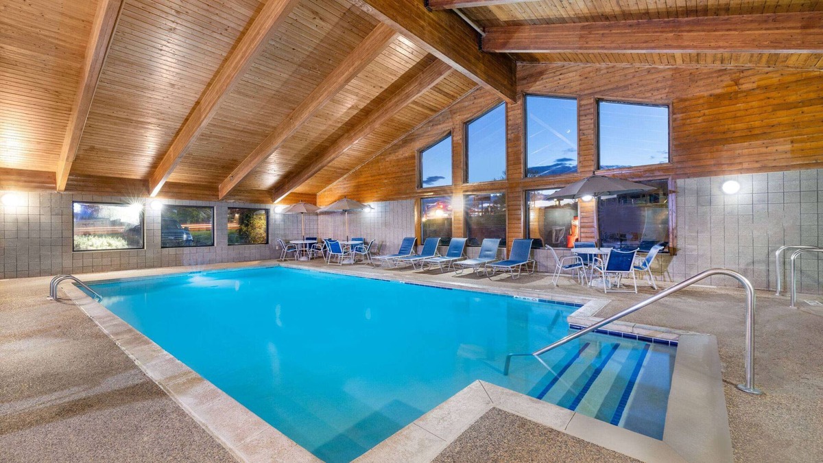 Dickinson Hotel | AmericInn by Wyndham Dickinson