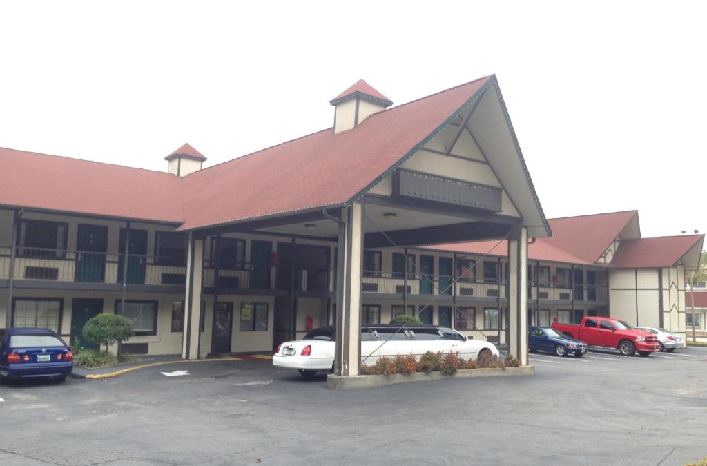 Helen Hotel | Amerivu Inn & Suites - Helen - Downtown