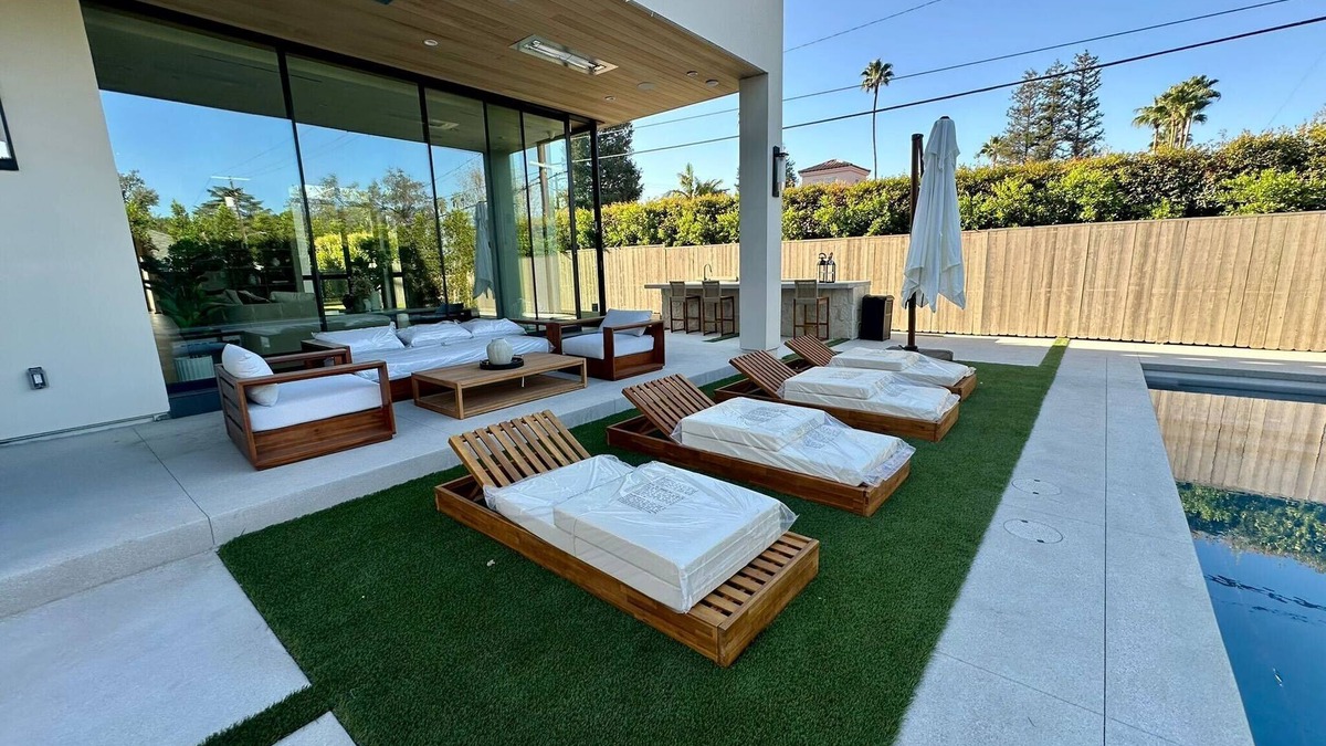 Encino House | Amestoy Modern: Stunning 4BR Estate with Theater & Gym