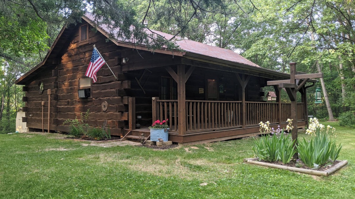 Boscobel Cabin | Amish-Built Cabin in the Driftless Area