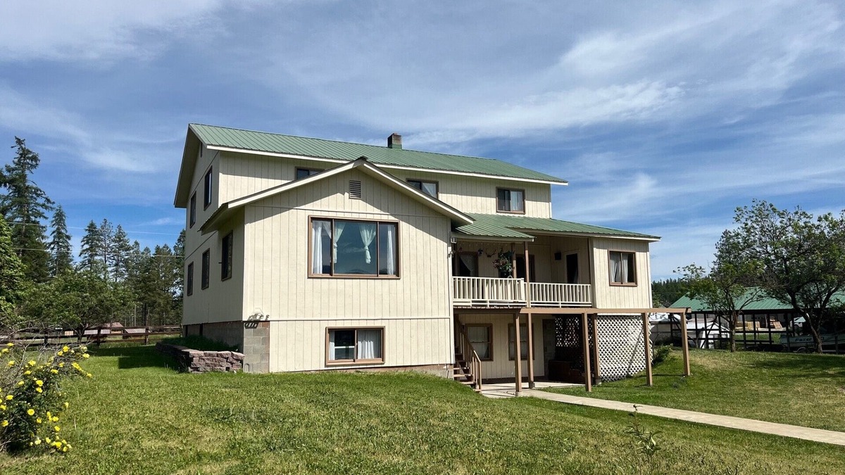 Rexford House | Amish Built Home in West Kootenai, MT - Near Lake Koocanusa, Rexford & Eureka