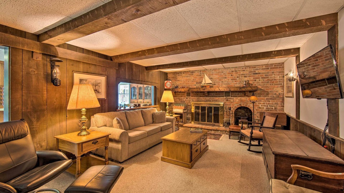New Holland Apartment | Amish Country Apartment w/Cozy Fireplace!