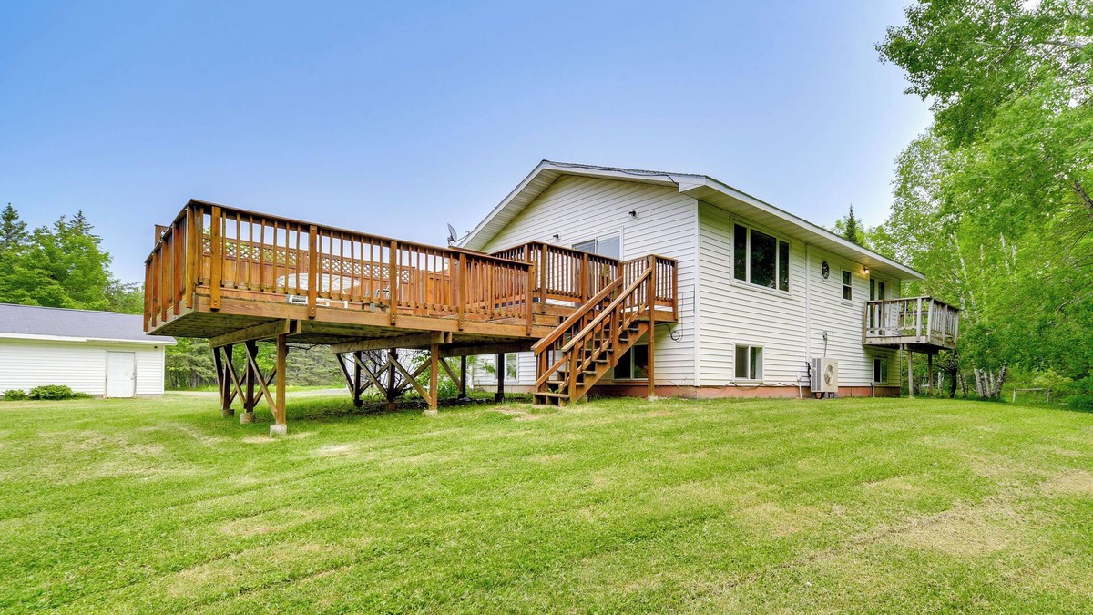 South Range House | Amnicon Oasis - Secluded Retreat - Pet friendly
