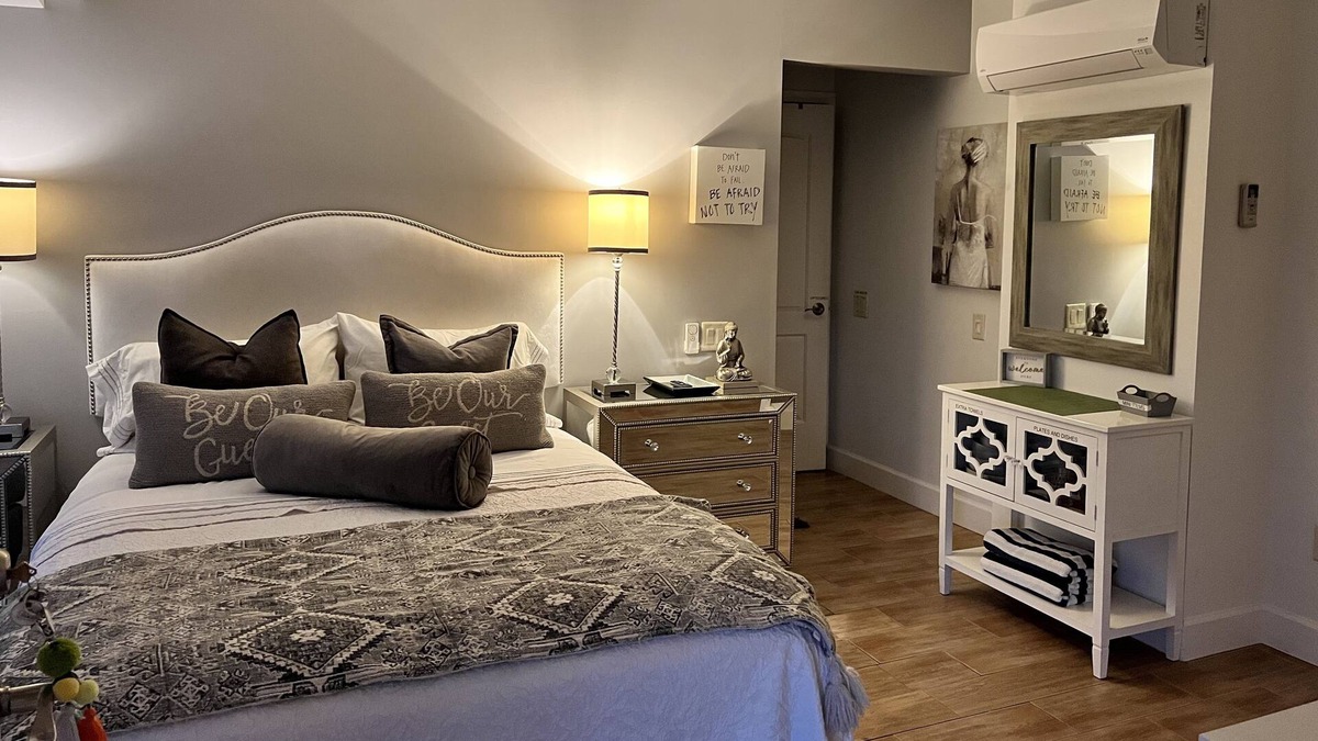 Palm Desert Cottage | AModern clean Classy Casita with pool and heated spa