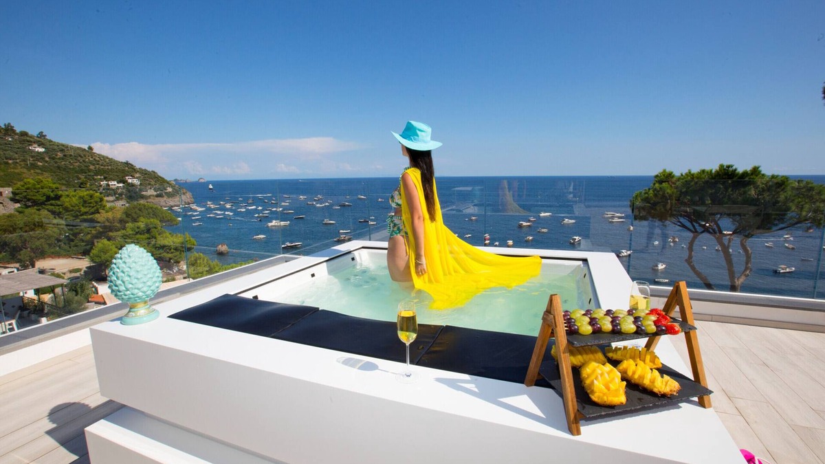 Marina del Cantone Villa | AMORE RENTALS - Villa Iside with Private Pool, Sea View, Jacuzzi and Parking
