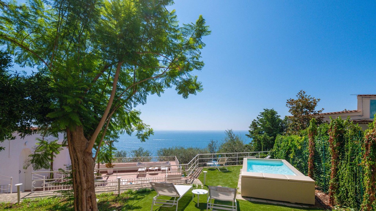 Praiano Villa | AMORE RENTALS - Villa Jacaranda with Pool and Sea View