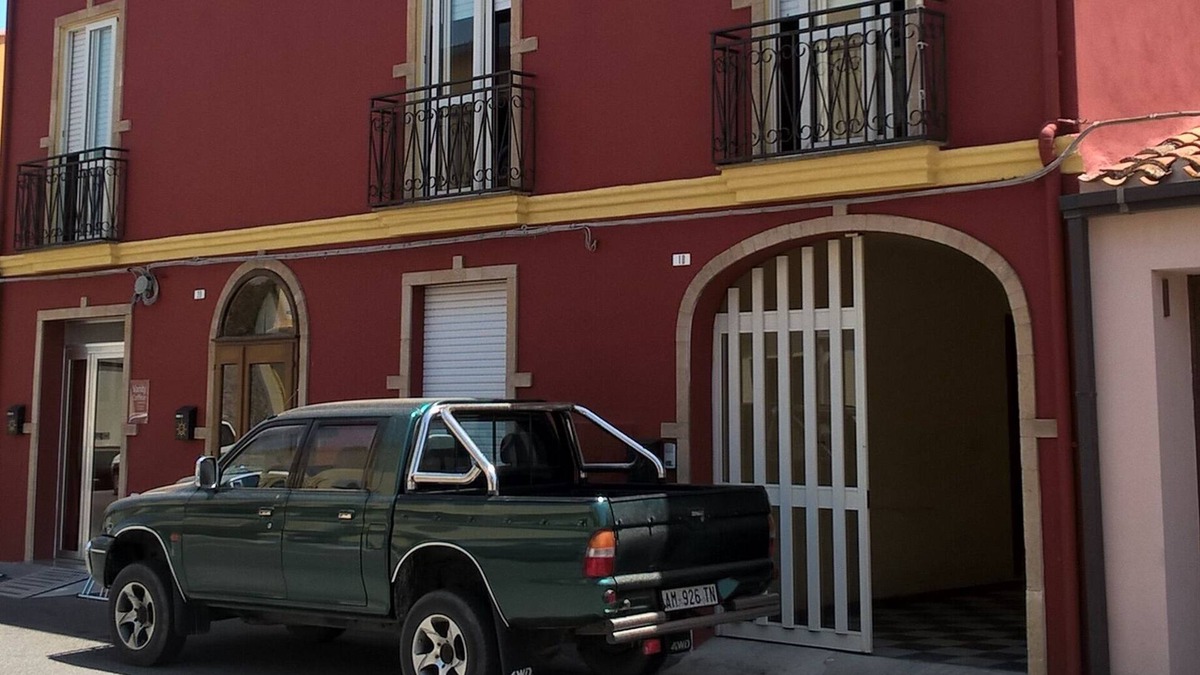 Cabras House | Ampio Appartamento Centralissimo al Piano Superiore, Prima Spiaggia 1 km