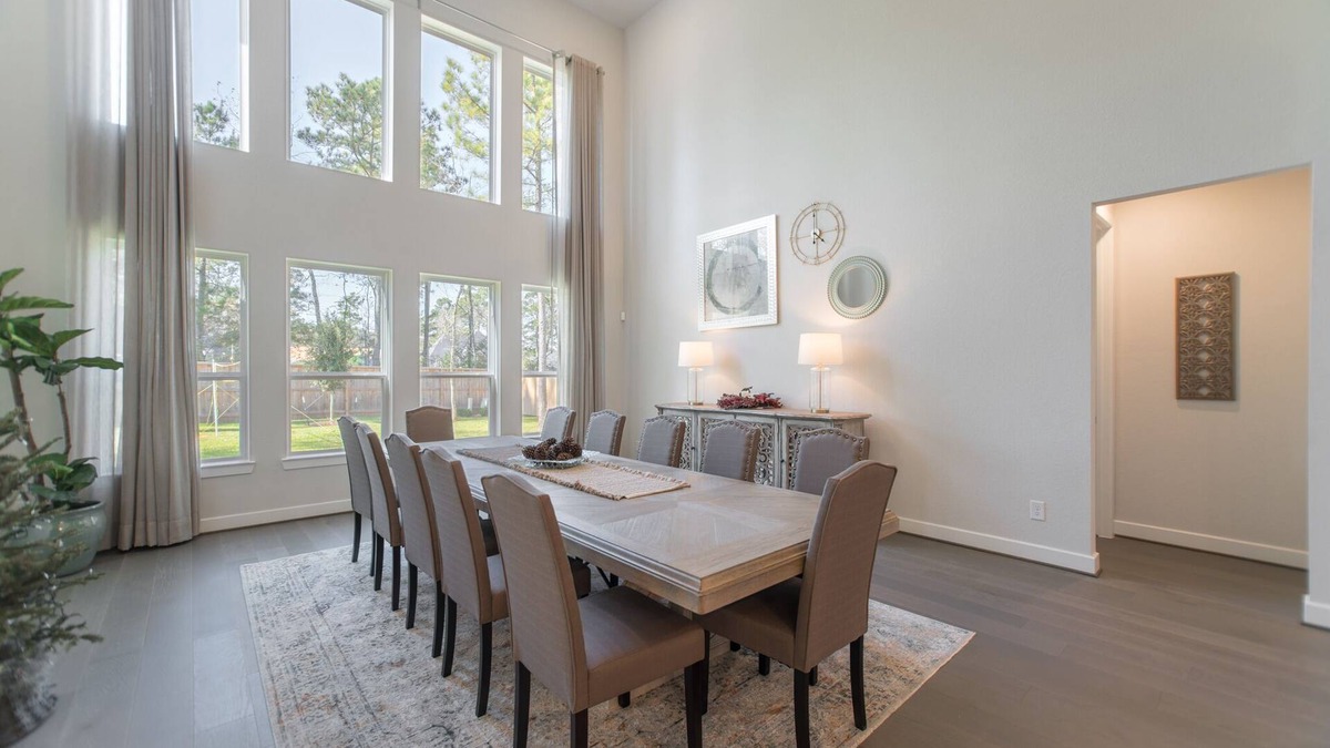 Tomball House | Ample 4BD + Media Room + Home Office in Woodlands