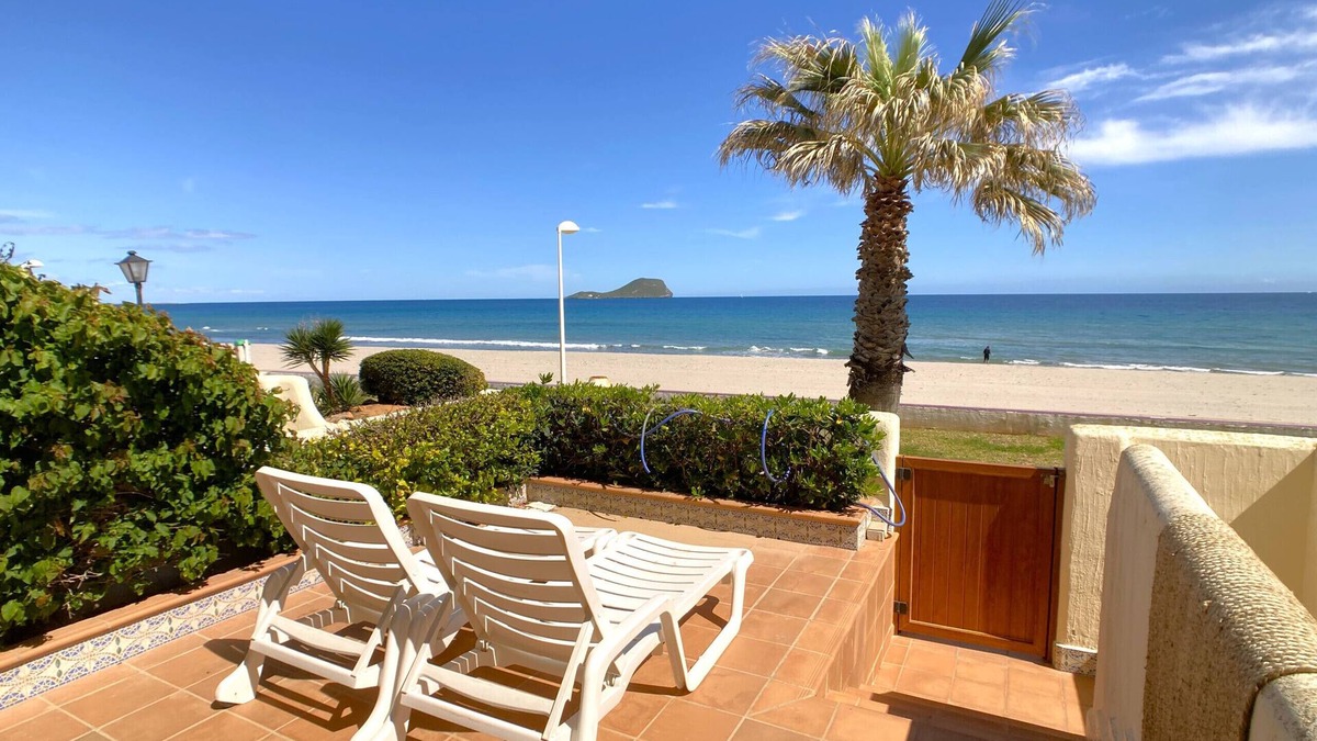 San Javier Ski Chalet | Ample duplex frontline to the Med