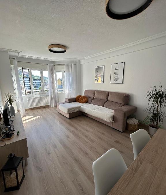 Las Campas y San Claudio Apartment | Amplio alojamiento en Oviedo