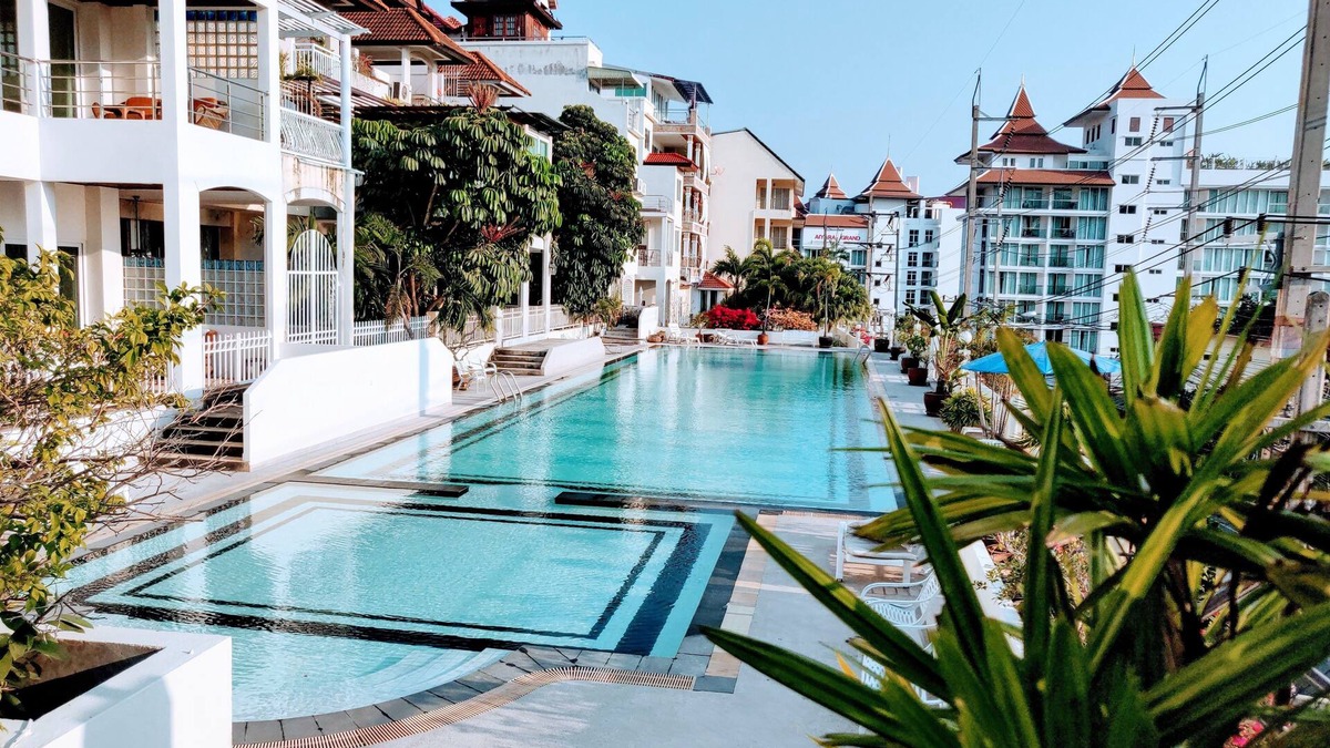 Pratumnak Hill Hotel | Amstellux Apartments