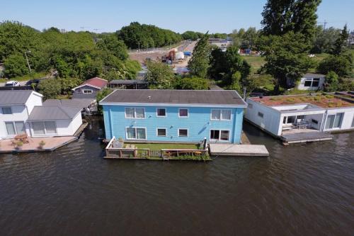 Amsterdam North Bed & Breakfast | Amster Houseboat Bed without Breakfast
