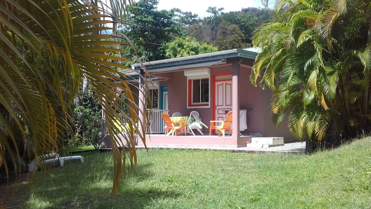 Bas Vent Cottage | An almost new quiet setting near the sea with a car .