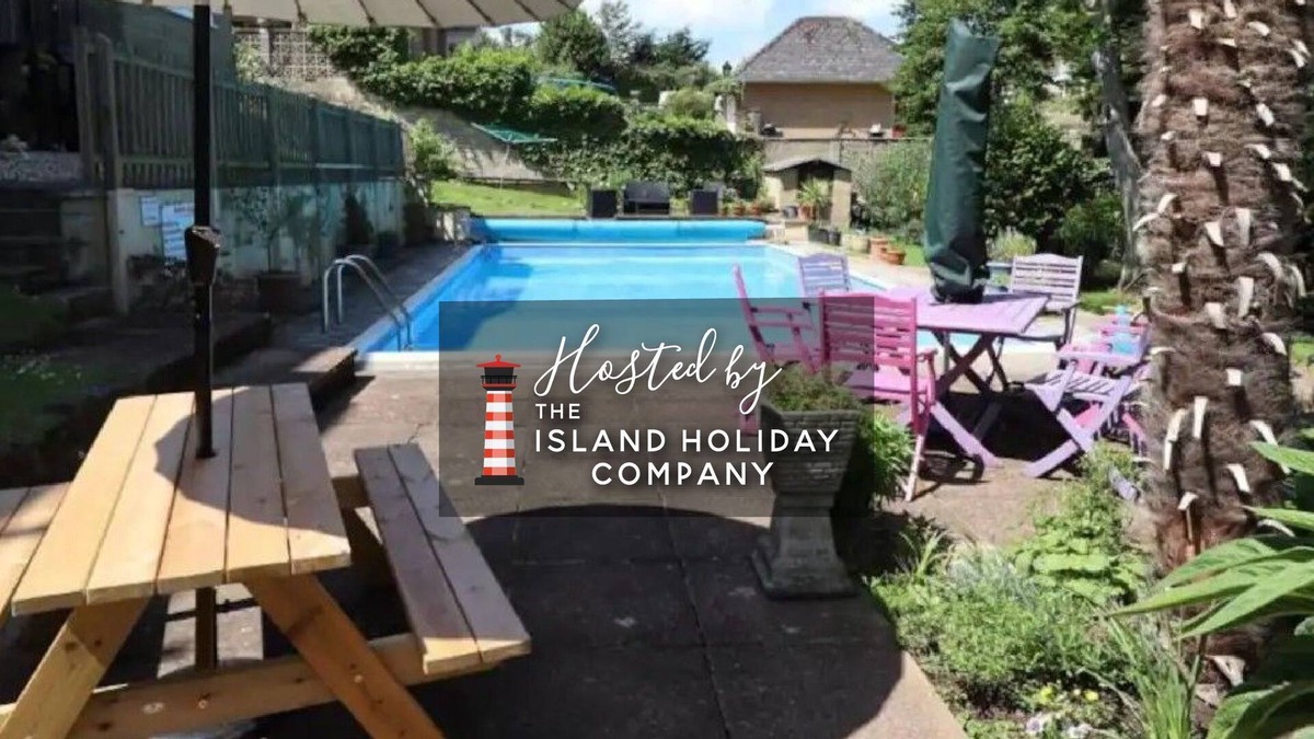 Shanklin Apartment | An apartment that sleeps 4 guests in 1 bedroom