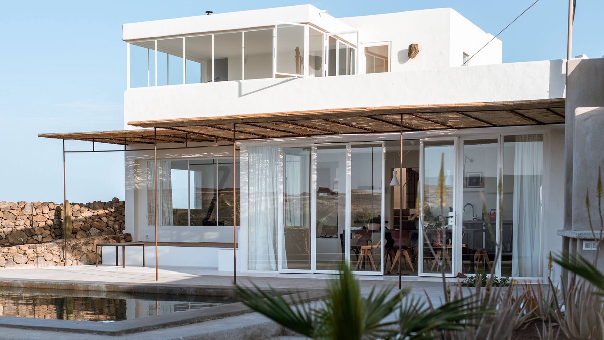 Lajares Villa | An architectural oasis with large swimming pool, along a breath-taking scenery.