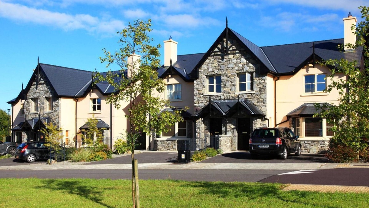 Kenmare House | An ardmullen 3 bed walnut that sleeps 6 guests in 3 bedrooms