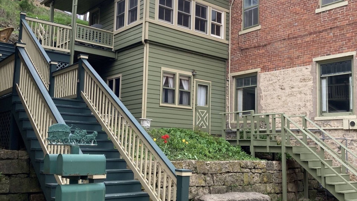 Galena Apartment | An Artistic retreat in the heart of downtown Galena
