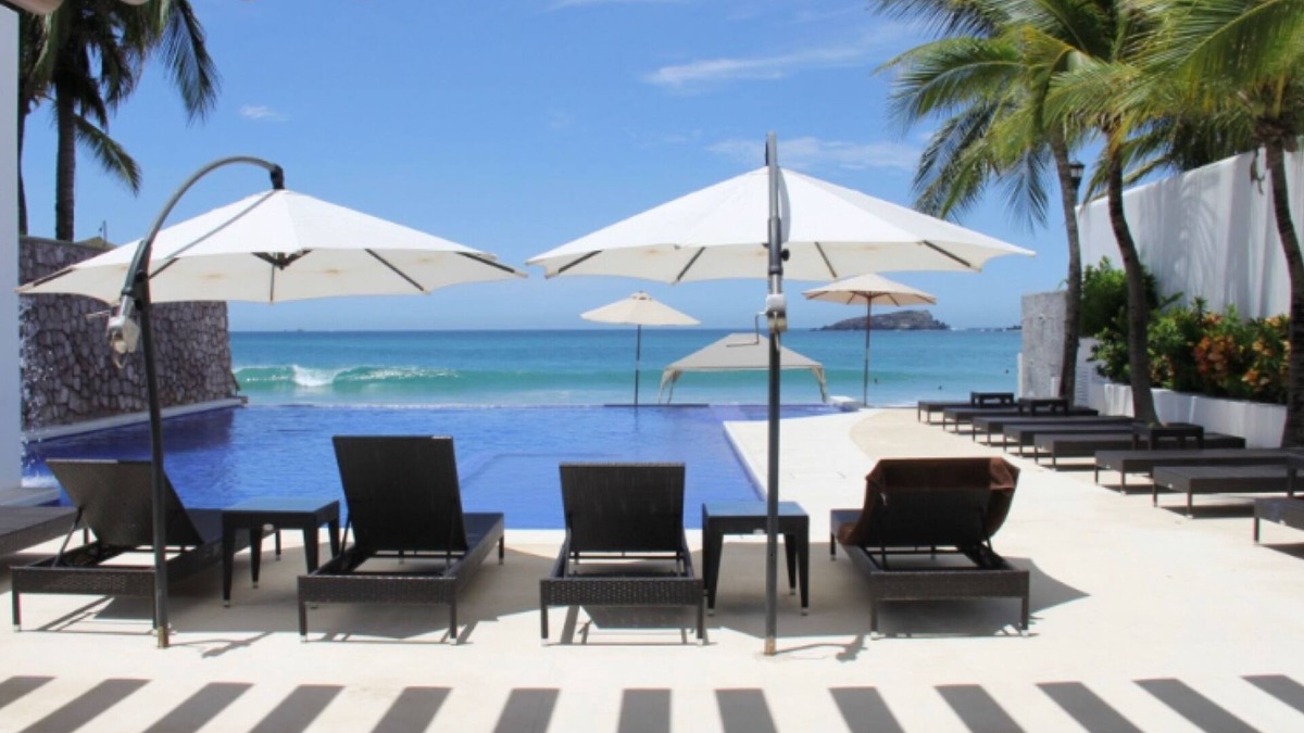 Ixtapa Apartment | An elegant and peaceful apartment located in a exclusive front beach condo