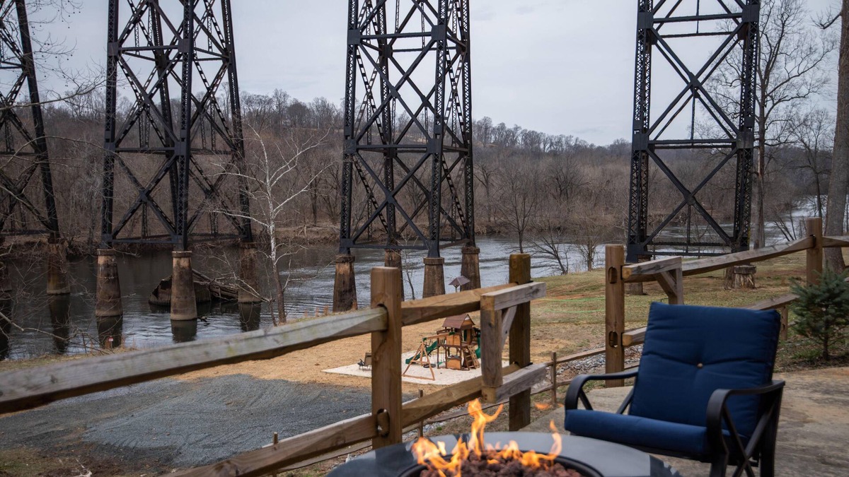 Lynchburg House | An entire resort to yourself! Riverfront home 5 mins. from Historic Lynchburg.
