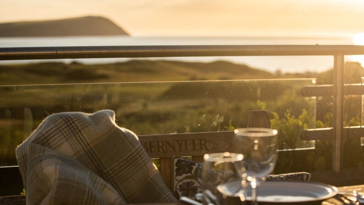 Newport House | An exceptional place to gather on the sea shore