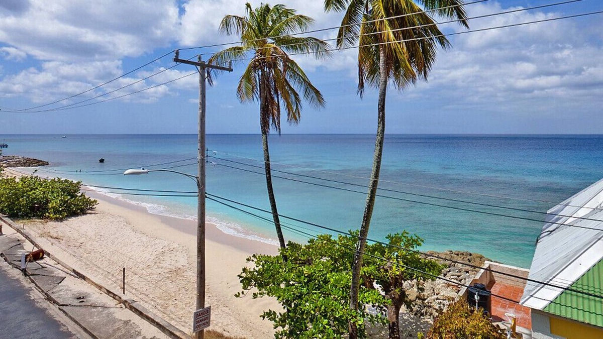 Douglas Apartment | An exclusive location on the famed West Coast