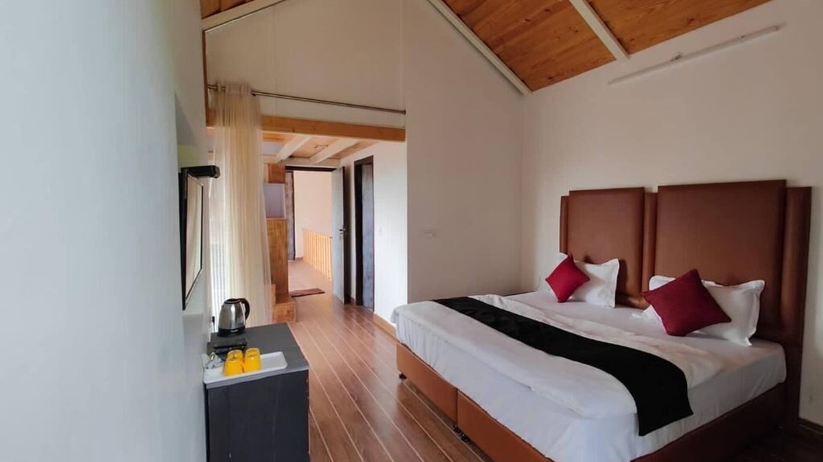 Naukuchiyatal Cottage | An independent Cottage with mountain view and 10 minutes walk from the lake.