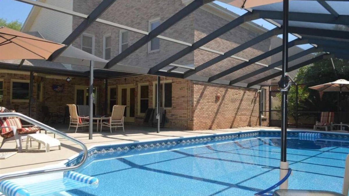 Northeast Pensacola House | An Invitation to OASIS Lavallet in Beautiful Pensacola w/covered POOL