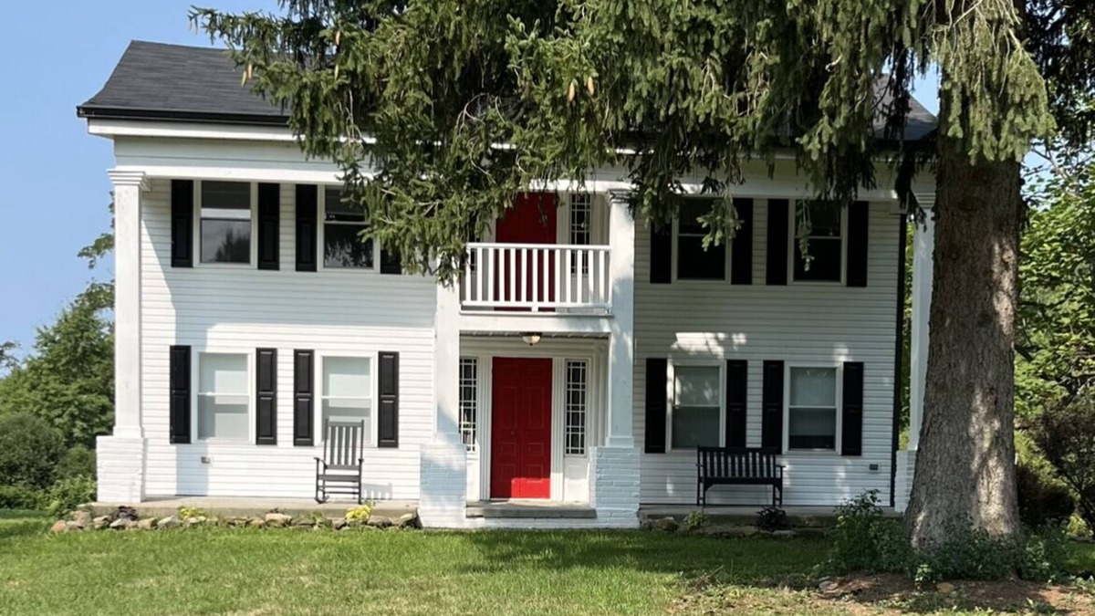 Bristolville Other | An old stagecoach stop in Amish country. A peaceful, quiet, couples retreat