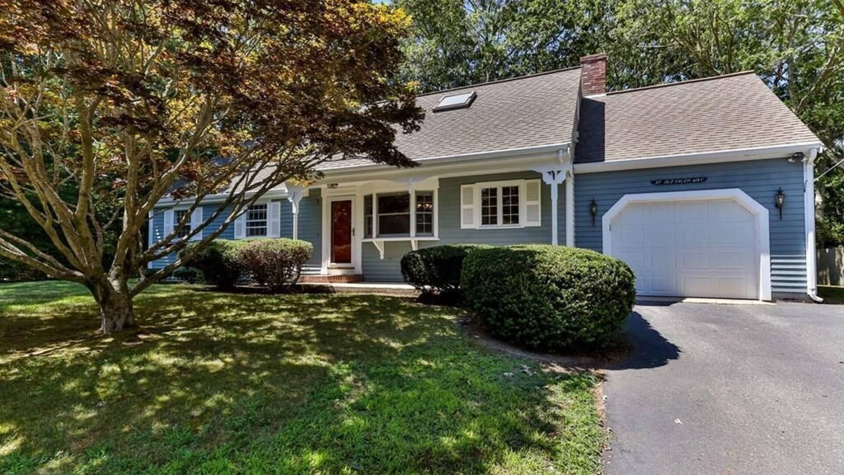 Osterville House | An Osterville Gem!Very close to town and beach!