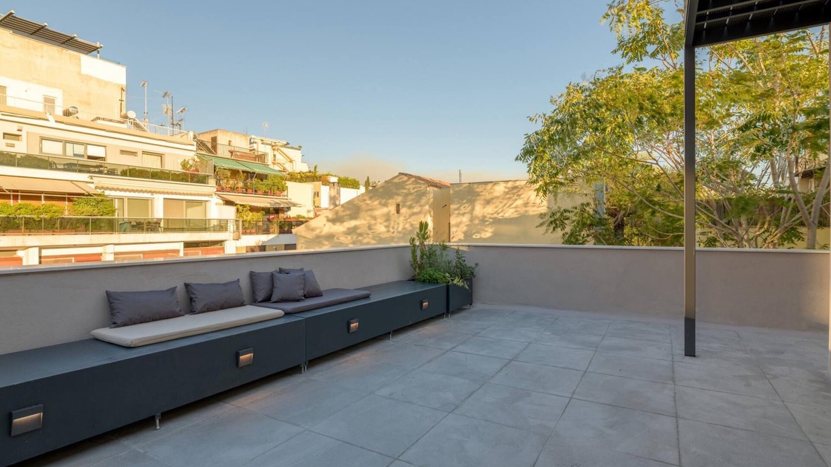 Plaka Apartment | An Outstanding 3 Bdrm Apartment in the Heart of Athens