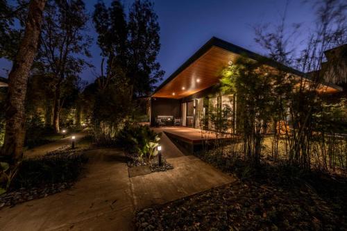 Canlubang Resort | Ananda Cabin - Ezra Viniti Resort