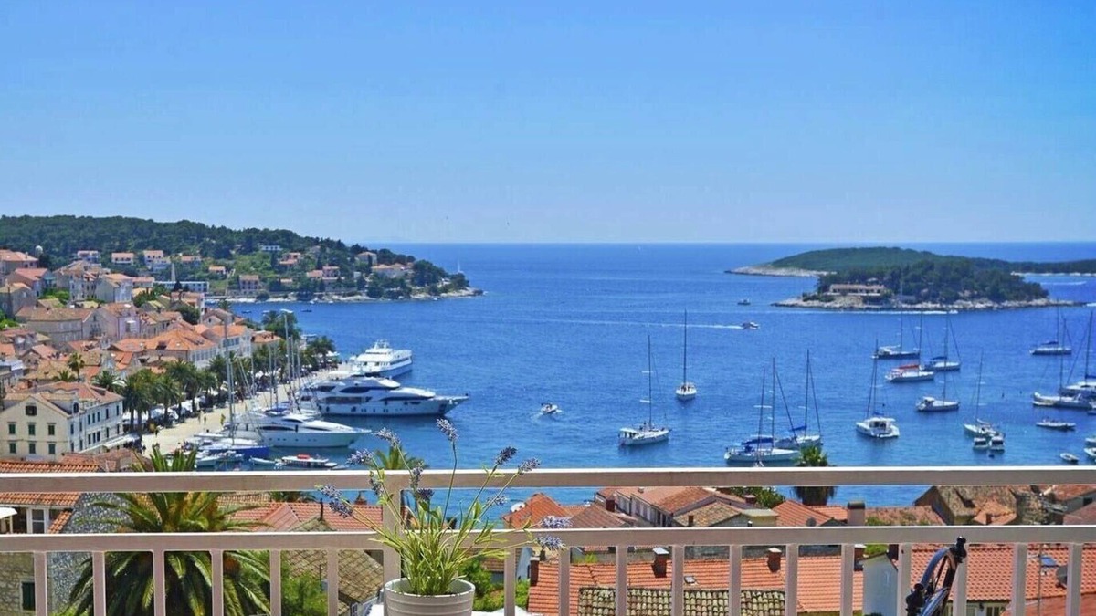 Hvar Old Town Apartment | Anatota